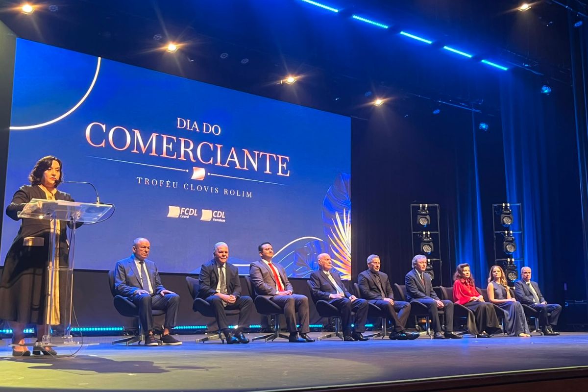 Presidente do TRT-CE prestigia entrega do Troféu Clóvis Rolim no Dia do Comerciante