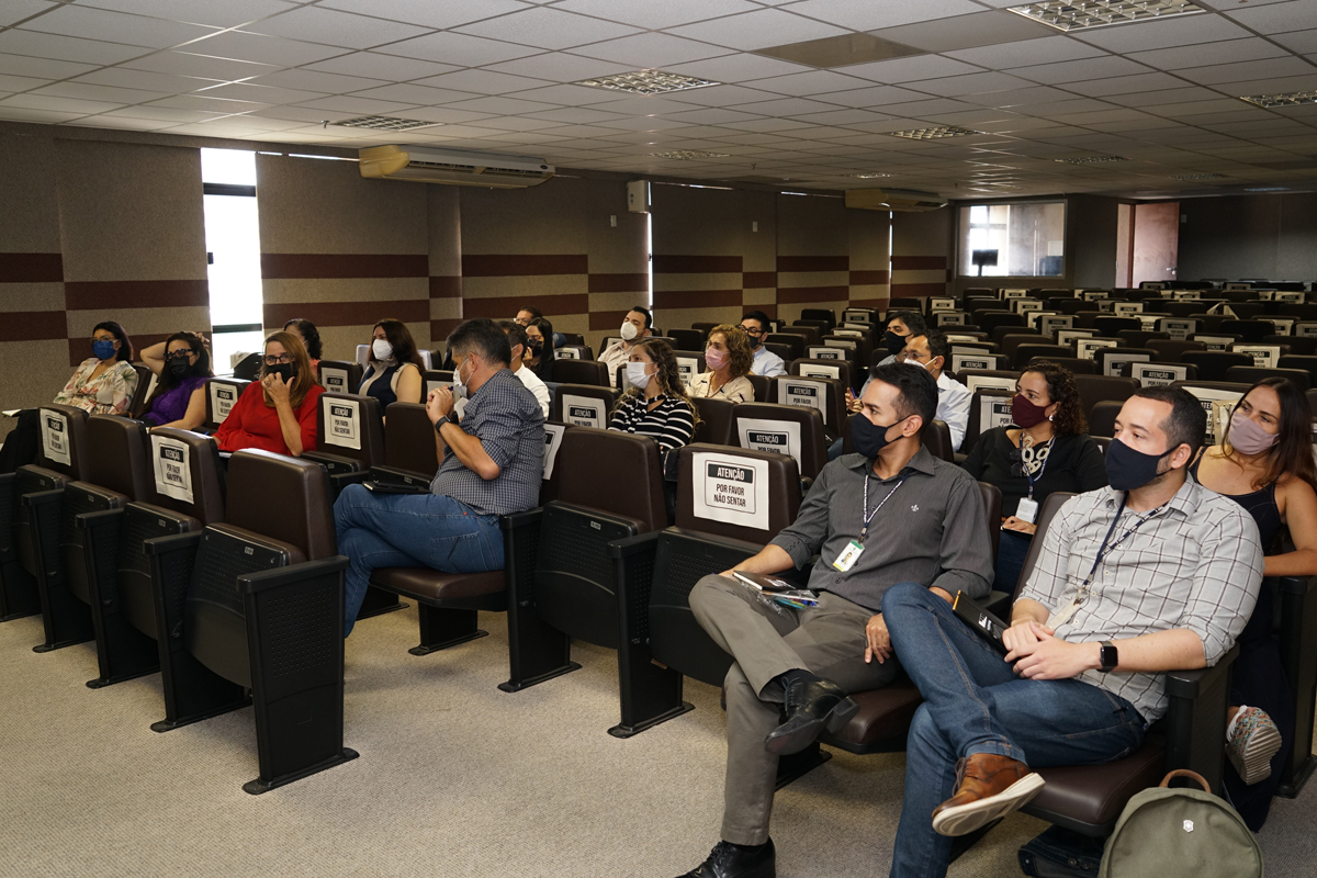 Imagem dos participantes assistindo ao workshop em um auditório