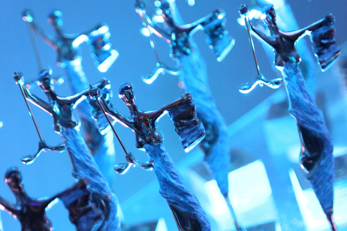 O troféu do PNCJ é uma estátua da Deusa da Justiça, Themis