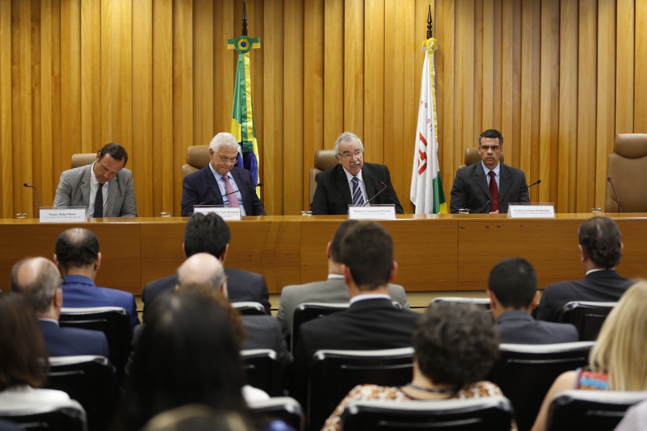 Mesa da cerimônia de lançamento do novo Painel do Advogado no PJe