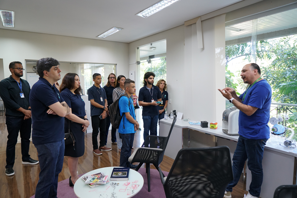 Comitê de Inovação do TRT-7 no laboratório da Universidade de Fortaleza