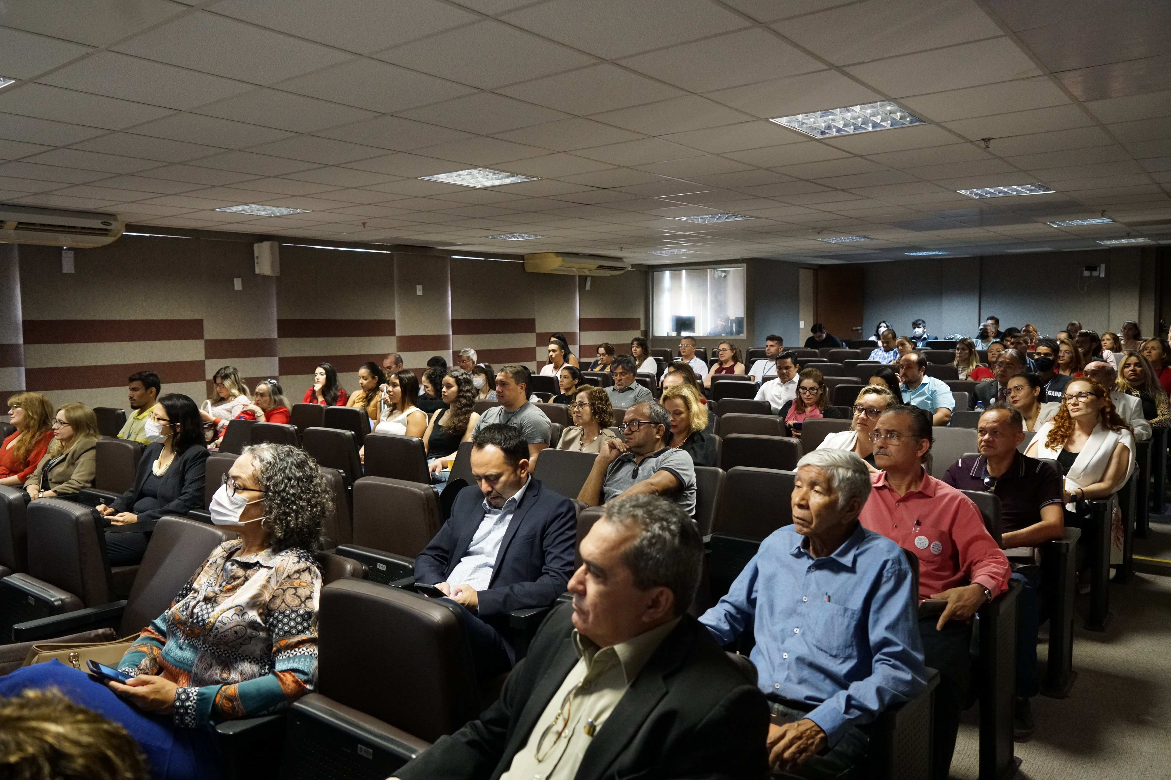 Magistrados, servidores, estagiários, advogados, sindicatos e estudantes estiveram presentes