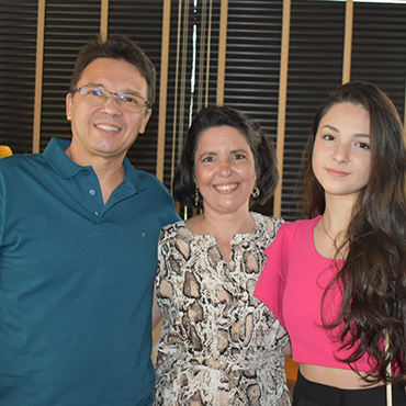 Foto dos Servidores Antônio Carlos Castro, Cristiane Maia e a filha Beatriz