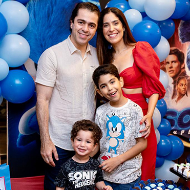 Magistrado Mateus Miranda e Flávia Regina com os filhos Lucas e Bernardo