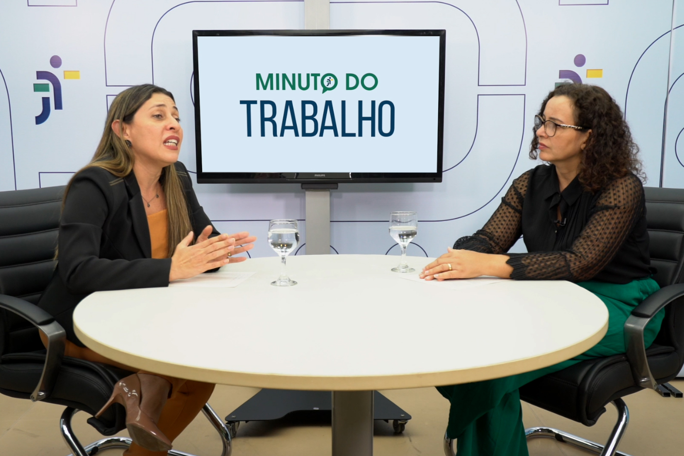 Juíza Rossana Talia e jornalista Jamille Ipiranga durante o programa