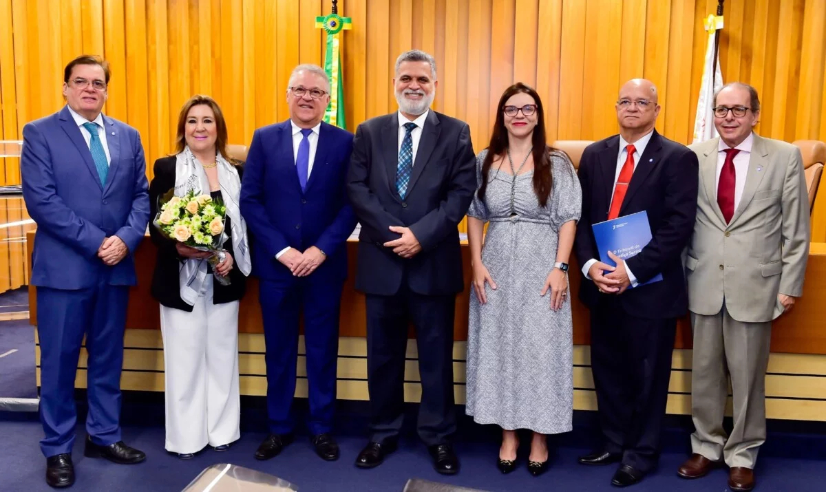 Desembargadores da antiga e da nova gestão do Coleprecor, com o ministro Lélio