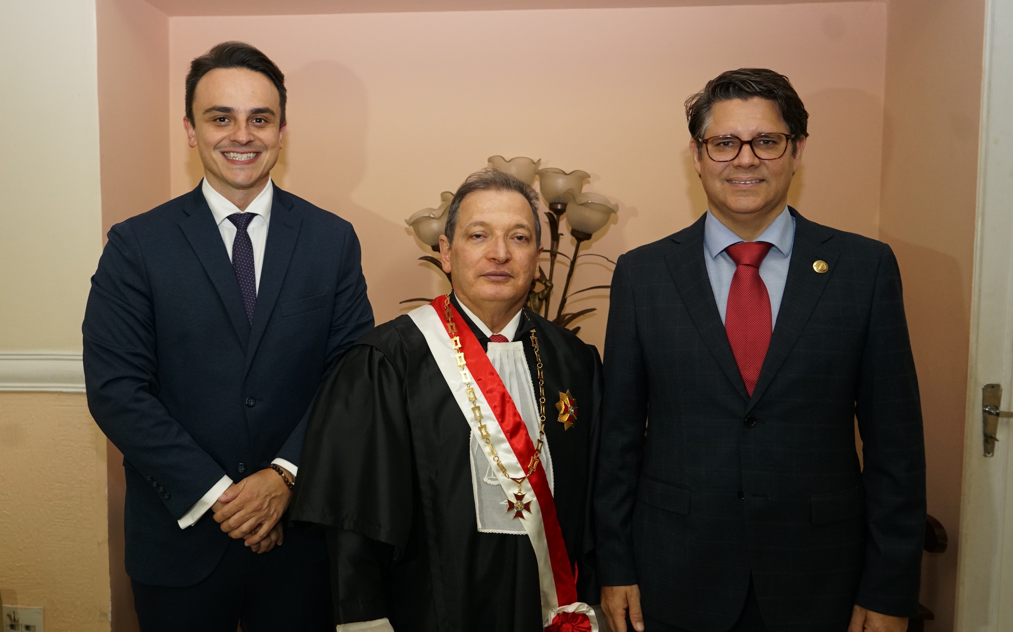 Medalha da Ordem Alencarina do Mérito Judiciário do Trabalho é entregue a 42 personalidades