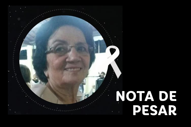 Imagem com foto da servidora que está sorridente e de óculos. A imagem está dentro de um quadro de fundo preto e está escrito "nota de pesar"