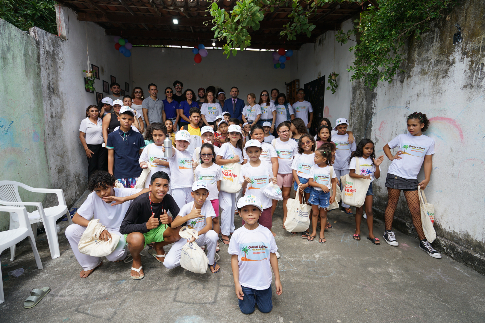 Foto da Ação social de 2023 realizada em parceria com o Programa de Combate ao Trabalho Infantil e de Estímulo à Aprendizagem. A imagem foi tirada na biblioteca cultural