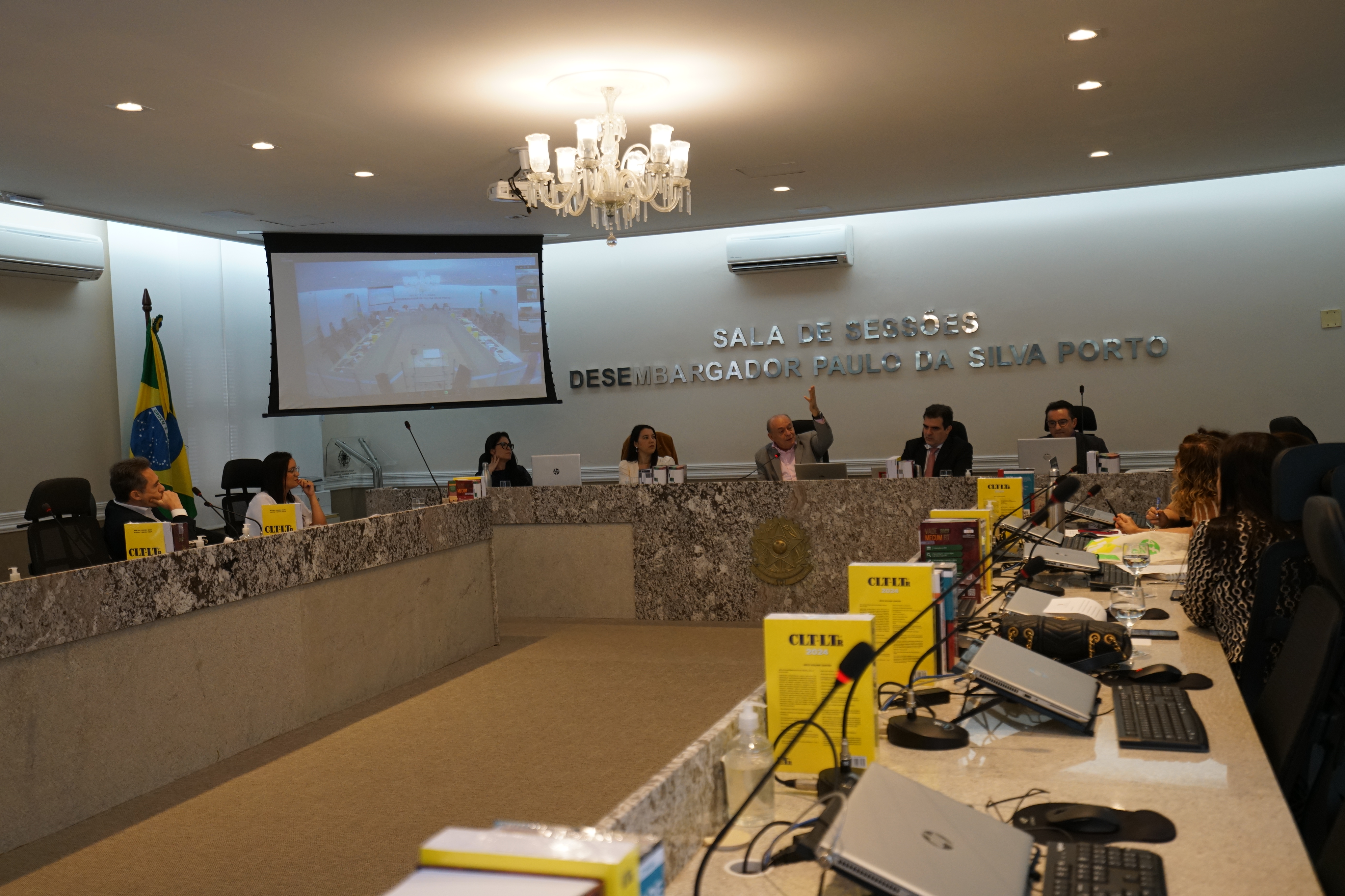 Reunião do PopRuaJud no pleno do Tribunal