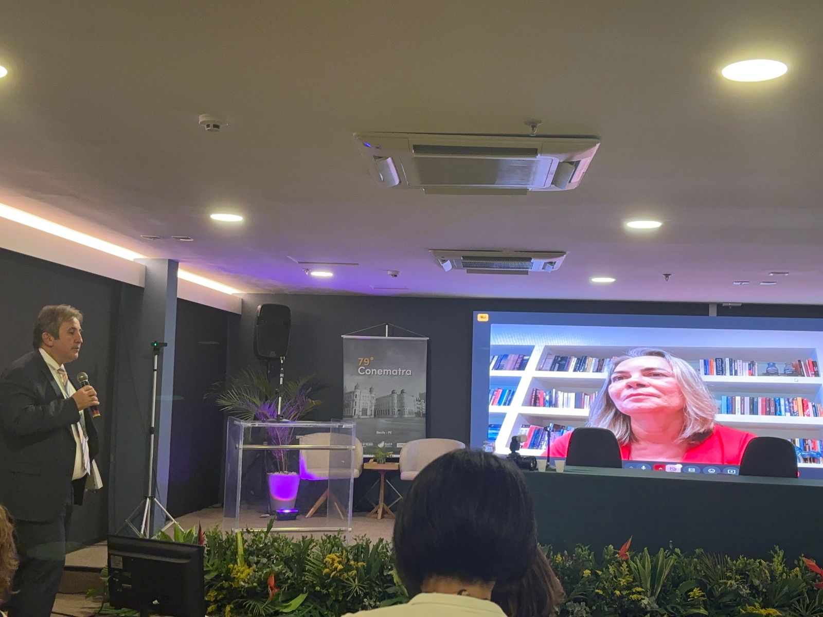 Ministra Kátia Arruda em teleconferência