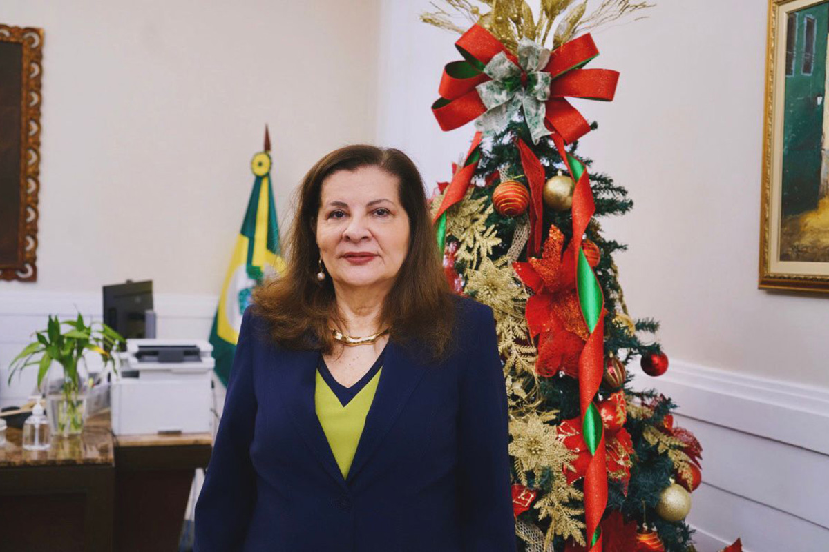 Presidente do TRT-CE, Desa. Fernanda Maria Uchôa de Albuquerque, deseja boa festas