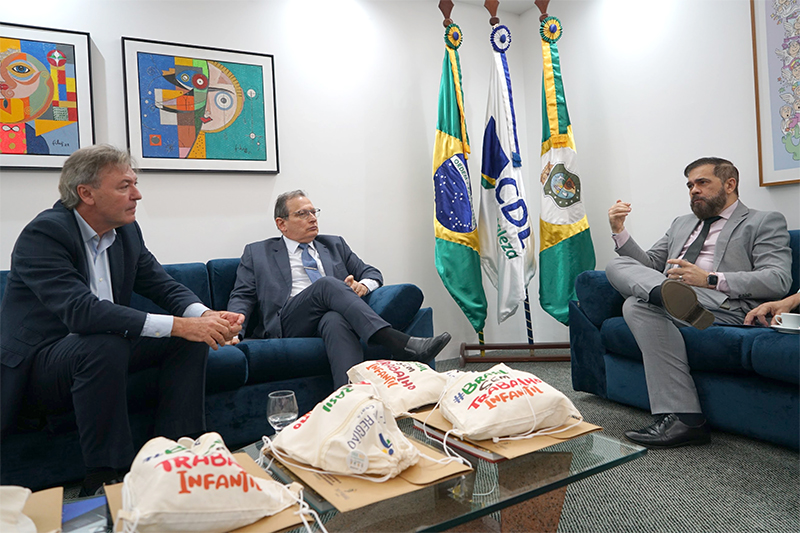 Gestores do Programa de Erradicação do Trabalho Infantil visitam CDL de Fortaleza