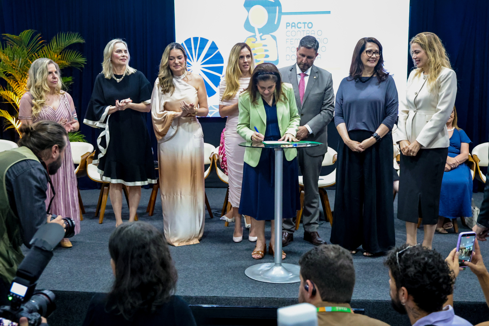 TRT-CE participa da assinatura de Pacto contra o feminicídio no Ceará, sediado na Alece