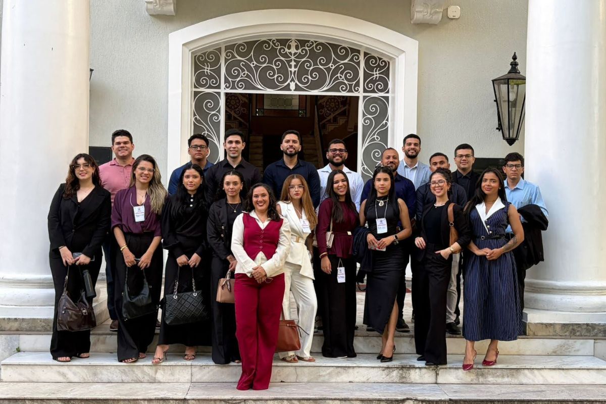 TRT-CE recebe estudantes da Universidade Princesa do Oeste em Programa de Visita Guiada