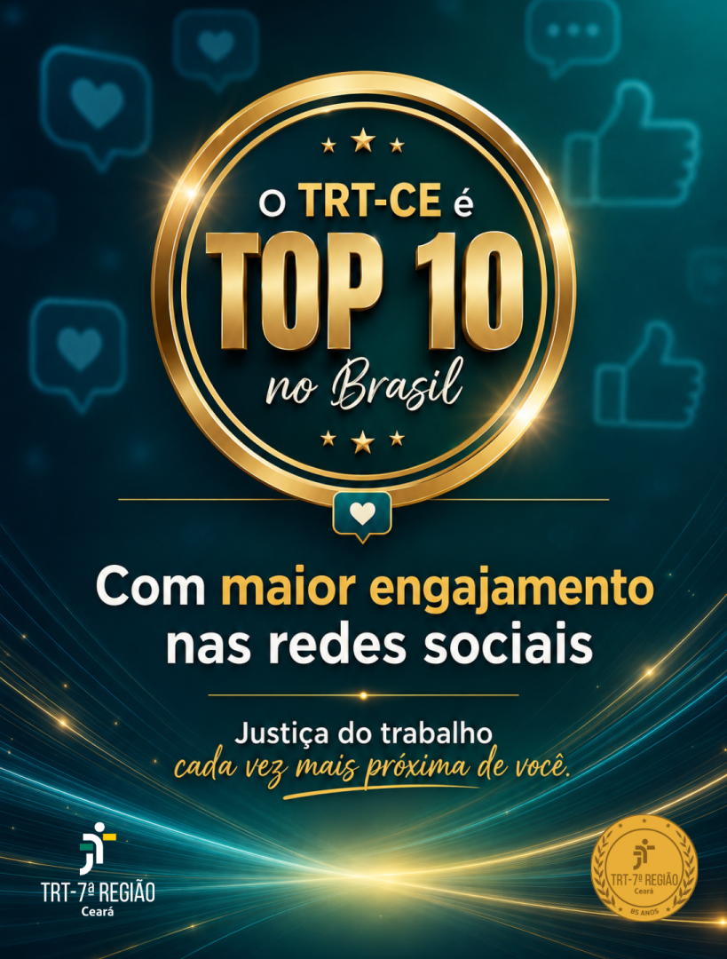 Card digital em tom azul-escuro com feixes dourados e ícones translúcidos de redes sociais ao fundo. No topo, em uma medalha dourada reluzente, destaca-se o texto: "O TRT-CE é TOP 10 no Brasil". Abaixo, lê-se em letras brancas e amarelas: "Com maior engajamento nas redes sociais", seguido da frase cursiva "Justiça do trabalho cada vez mais próxima de você". No rodapé, aparecem a marca da TRT-7ª Região Ceará