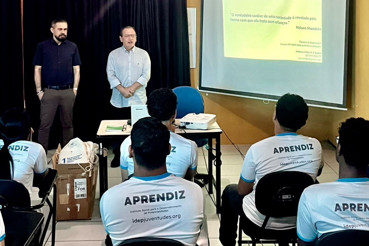 Gestores do Peti realizam palestra durante visitação à sede do Idep, em Maracanaú