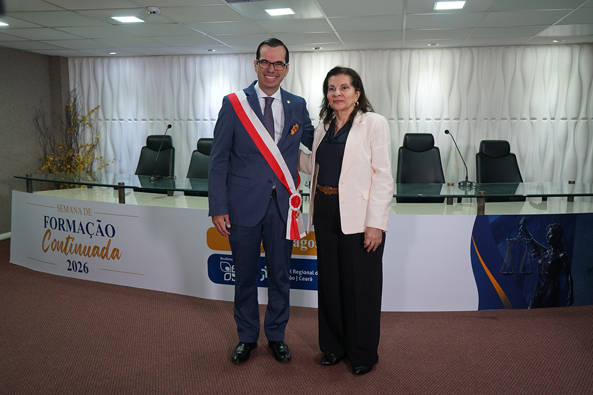 Ministro Alberto Balazeiro recebe Medalha da Ordem Alencarina do Mérito Judiciário do TRT-CE