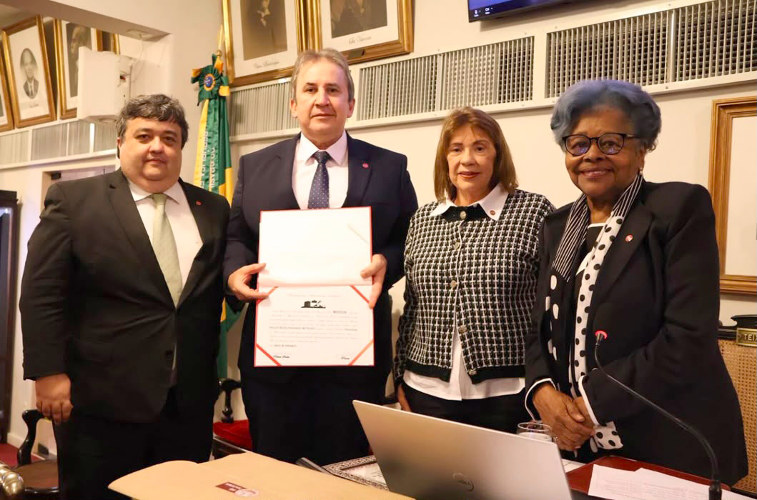 Desembargador Paulo Régis Botelho toma posse como membro honorário do IAB no Rio de Janeiro