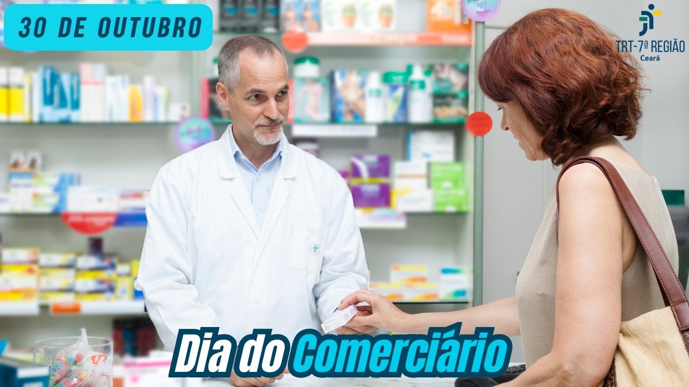 Peça gráfica do TRT da 7ª Região (TRT-7), Ceará, em homenagem ao Dia do Comerciário, celebrado em 30 de outubro. A imagem mostra um farmacêutico de jaleco branco atendendo uma cliente em uma farmácia, com prateleiras de medicamentos e produtos ao fundo. A cliente, de cabelos ruivos e blusa bege, recebe um produto das mãos do profissional. No canto superior esquerdo, há uma faixa azul-turquesa com a data “30 de outubro”, enquanto o logotipo do TRT-7 aparece no canto superior direito. Na parte inferior, destaca-se o texto “Dia do Comerciário”, em letras grandes, com contornos brancos e azuis sobrepostos.
