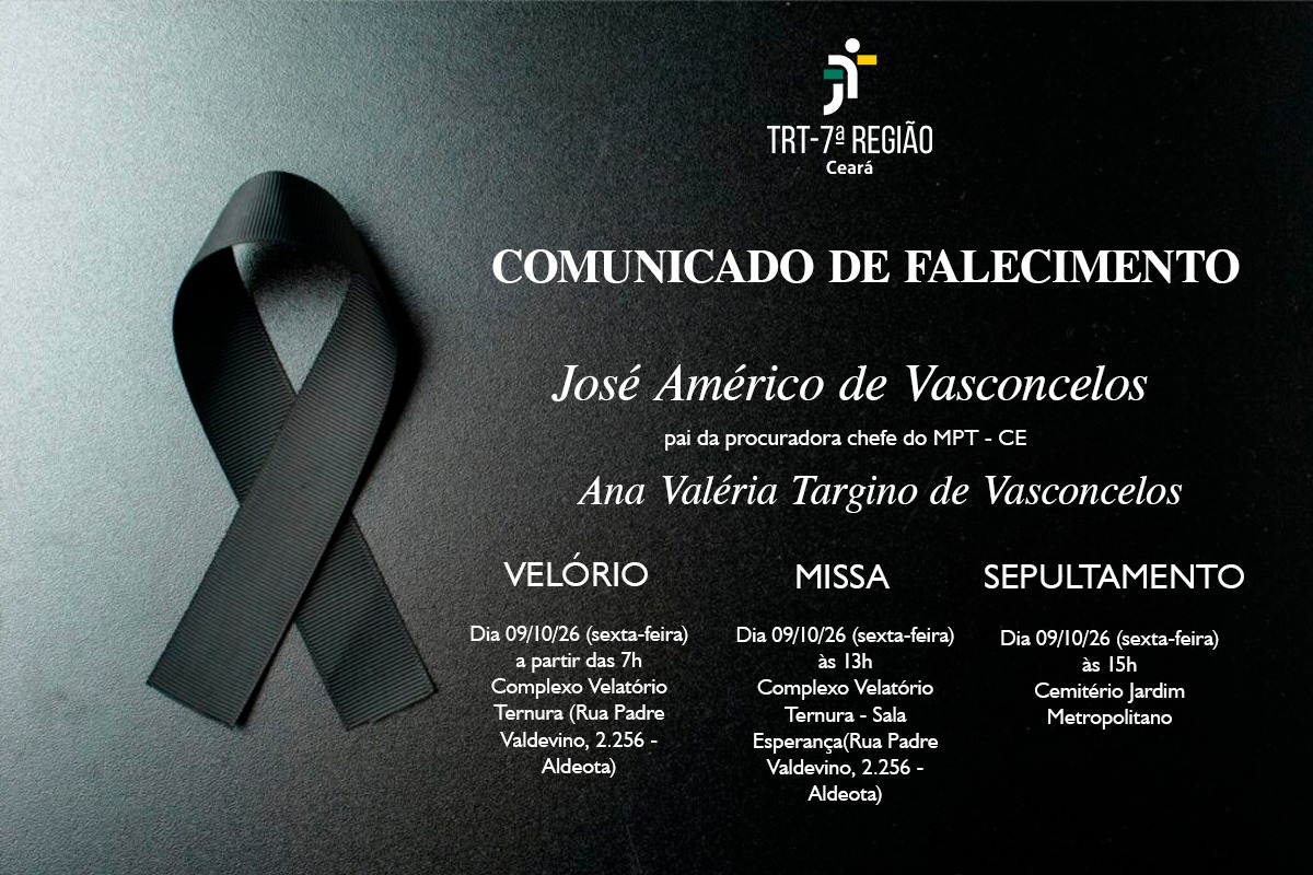 Card digital de comunicado de falecimento sobre fundo cinzento-escuro espessado com textura, onde sobressai, do lado esquerdo, um laço de fita de cetim preta em relevo. À direita, figuram a marca do TRT-7ª Região Ceará e o título "COMUNICADO DE FALECIMENTO" em letras maiúsculas brancas, seguidos pelo nome do falecido, José Américo de Vasconcelos, em destaque e itálico, e pelos dados das cerimónias de velório, missa e sepultamento organizados em colunas na parte inferior.