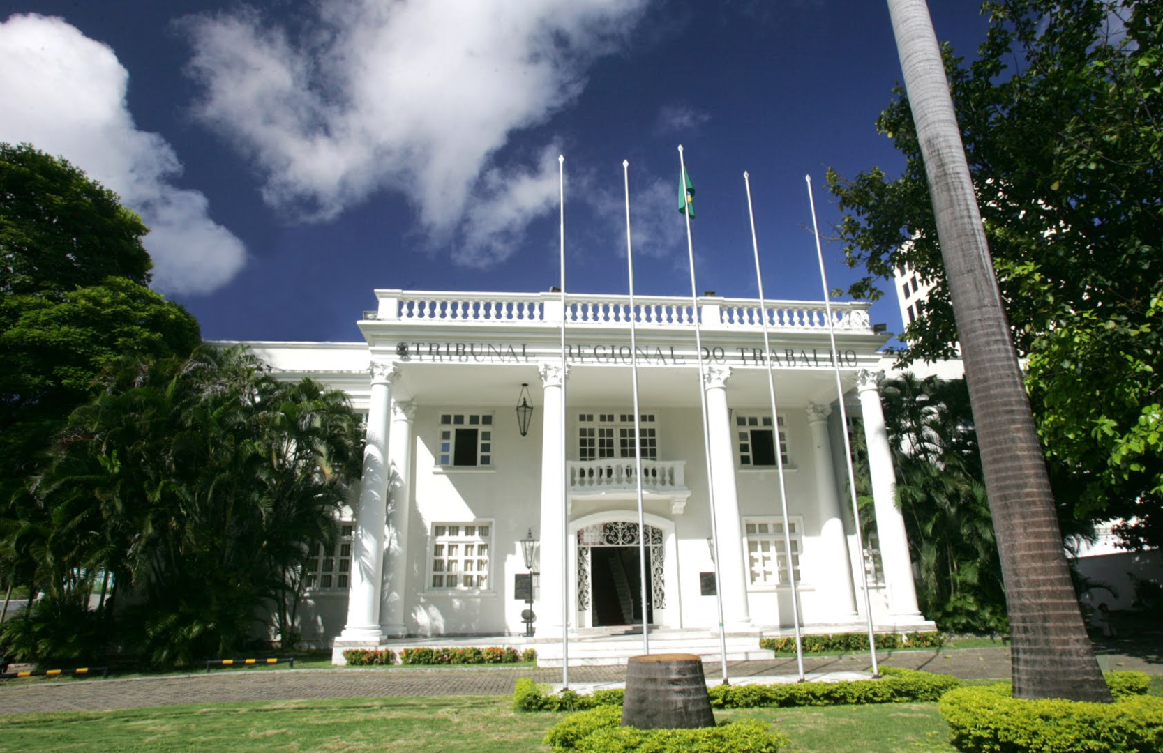 Ponto facultativo e feriado: TRT-CE não funcionará nos próximos dias 20 e 21