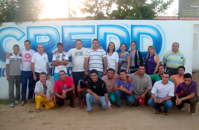 Servidores da Vara do Trabalho de Limoeiro do Norte com integrantes do CREDD