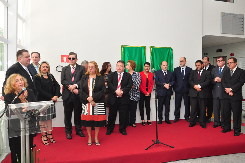 A presidente do TRT/CE, desembargadora Maria José Girão, lembrou a importância histórica do edifício
