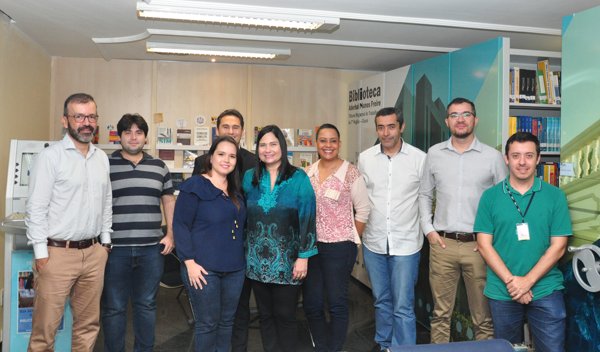 Comitiva visitou a Biblioteca do TRT/CE