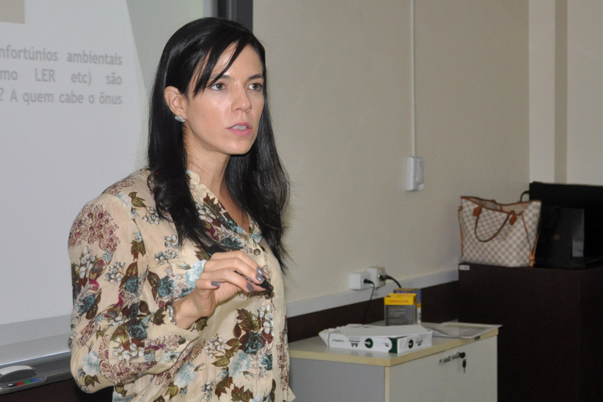 A juíza do trabalho Laura Anísia Moreira de Sousa Pinto apresentou os critérios utilizados na aprovação dos enunciados