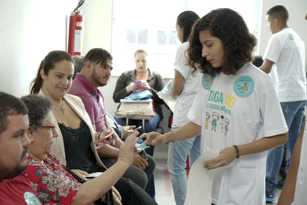 Foram distribuídos material educativo e adesivos da campanha