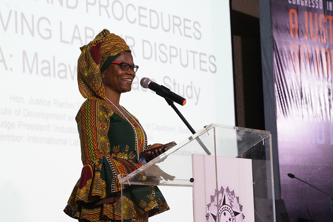 Rachel Sirwese, juíza da Corte Superior do Malaui, falou sobre causas trabalhistas