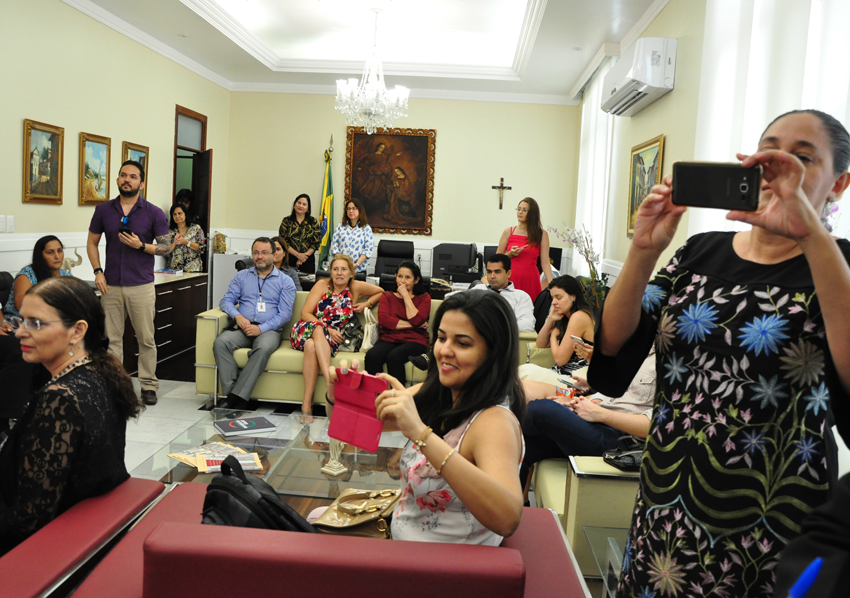 Familiares de servidores empossados