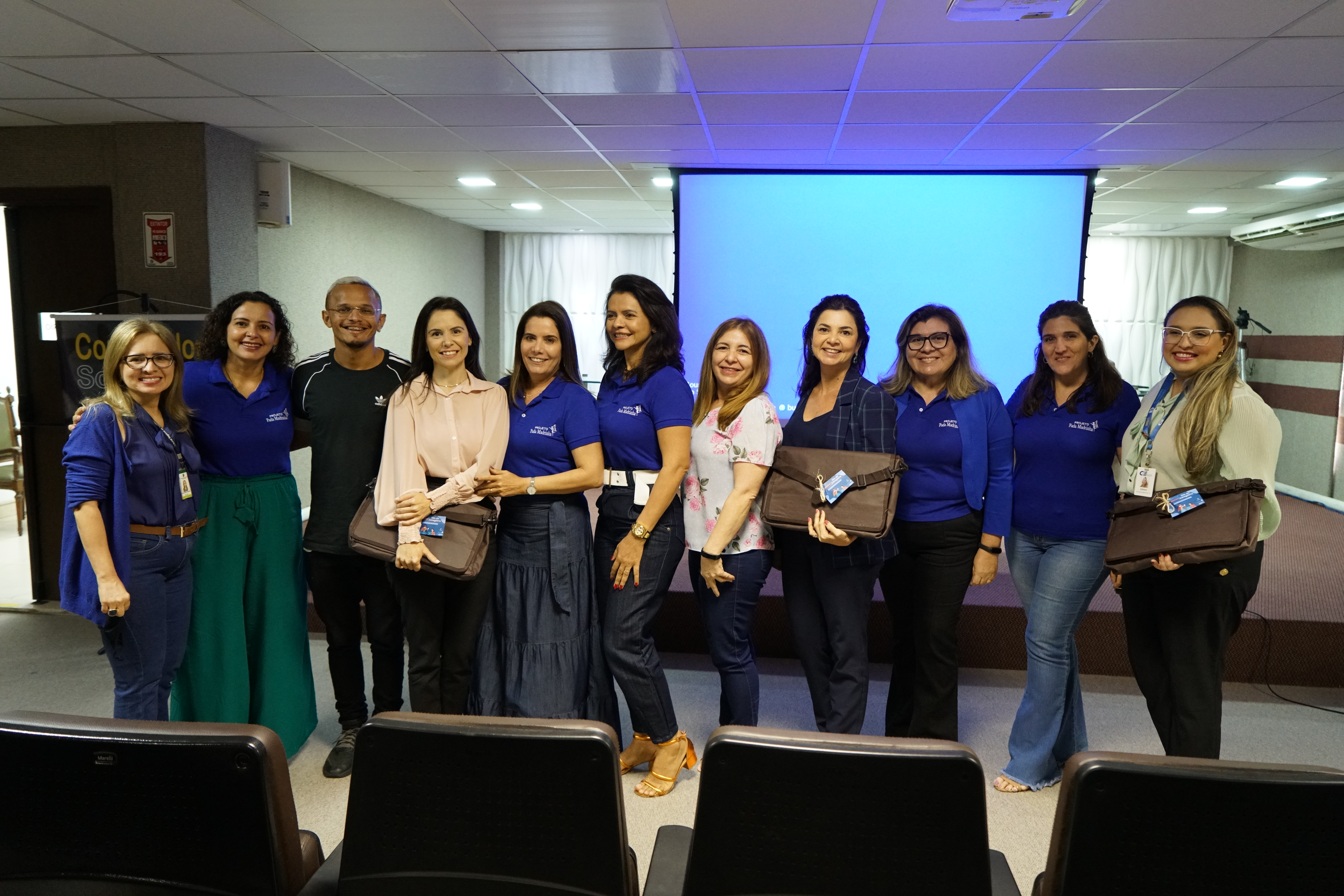 Foto do palestrante com comitê gestor e representante do CIEE